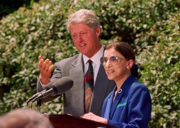 Bill Clinton y Ruth Bader Ginsburg. Foto de archivo.