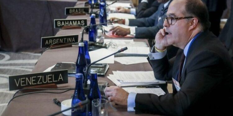El comisionado presidencial para las Relaciones exteriores de Venezuela, Julio Borges. Foto AP
