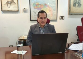 El embajador de Venezuela en Honduras, Dr. Claudio Sandoval. Foto de archivo.