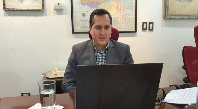 El embajador de Venezuela en Honduras, Dr. Claudio Sandoval. Foto de archivo.