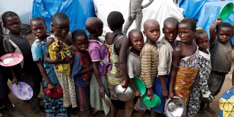 Niños desplazados esperan a recibir comida en un campo en Bunia
POLITICA AFRICA REPÚBLICA DEMOCRÁTICA DEL CONGO INTERNACIONAL
REUTERS / GORAN TOMASEVIC