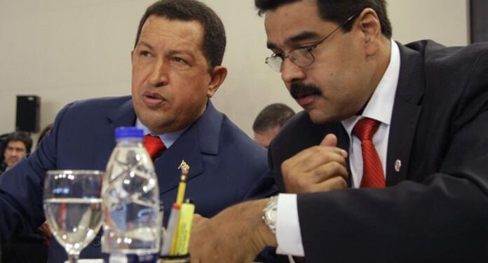 Hugo Chávez (+), Nicolás Maduro. Foro de archivo.