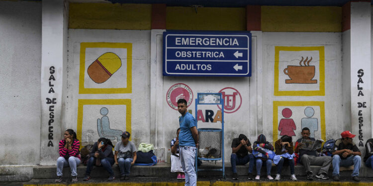 Relatives of patients that are been treated at the University Hospital wait in front of the building in Barquisimeto, Venezuela on April 24, 2019. - Venezuela is facing the worst crisis in its modern history with inflation expecting to soar a mind-boggling 10 million percent this year, contributing to a shortage of basic goods that has caused more than 2.7 million people to flee since 2015, according to the United Nations. (Photo by YURI CORTEZ / AFP)        (Photo credit should read YURI CORTEZ/AFP via Getty Images)