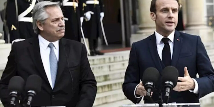 Alberto Fernández y Emmanuel Macron. Foto Agencias.