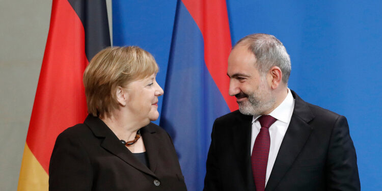 Anglea Merkel y Nikol Pashinyan. Foto agencias.