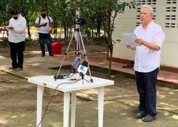 El expresidente Uribe emite un comunicado hoy en Monteria, Colombia. EFE.