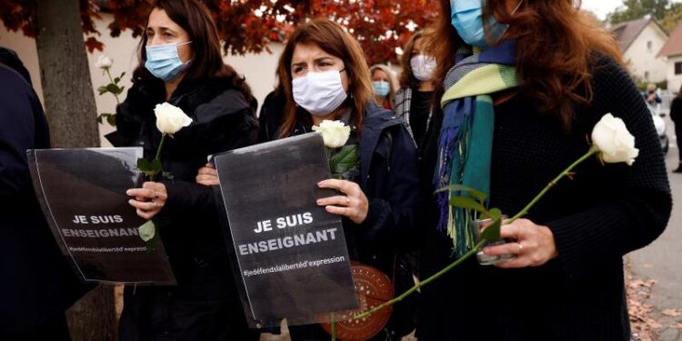Francia se moviliza para defender su escuela laica frente al islamismo. Foto EFE