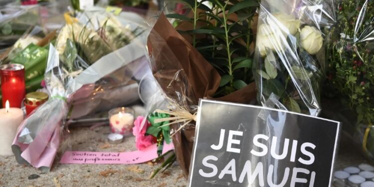 "Yo soy Samuel", homenajes al profesor asesinado en otro ataque que conmueve a Francia. Foto: AFP