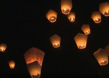 Taipei, linternas solidarias. Foto captura de video AFP.
