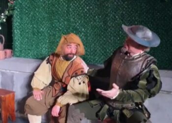Un Don Quijote al aire libre inaugura la temporada de teatro de Tiflis. Foto captura de video EFE.