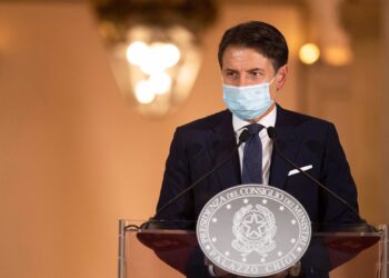 18/10/2020 HANDOUT - 18 October 2020, Italy, Rome: Italian Prime Minister Giuseppe Conte attends a press conference at the Palazzo Chigi to present the new measures for the containment of the coronavirus (COVID-19) pandemic. Photo: Filippo Attili/Italian Government/dpa - ATTENTION: editorial use only and only if the credit mentioned above is referenced in full
SOCIEDAD INTERNACIONAL
Filippo Attili/Italian Governmen / DPA