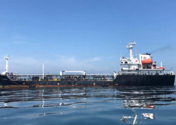 FILE PHOTO: An oil tanker is seen in the sea outside the Puerto La Cruz oil refinery in Puerto La Cruz, Venezuela July 19, 2018. Picture taken July 19, 2018. To match Special Report VENEZUELA-PDVSA/MILITARY  REUTERS/Alexandra Ulmer/File Photo