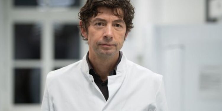 El virólogo más conocido de Alemania, Andreas Drosten. Foto agencias.