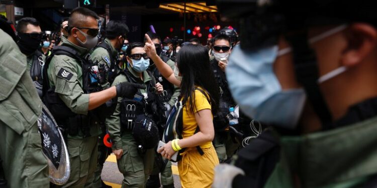 Las protestas prodemocracia fueron reprimidas por los oficiales de seguridad del régimen chino en la isla (REUTERS/Tyrone Siu)