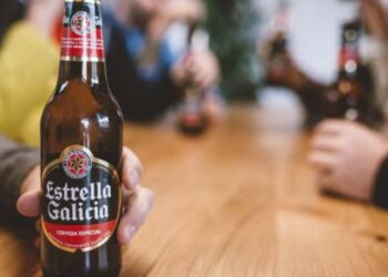 La cerveza española Estrella Galicia. Foto de archivo.