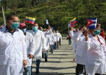 Médicos cubanos. Foto @VTVcanal8