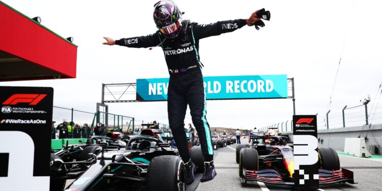 Mercedes, primer equipo que logra siete títulos de constructores consecutivos. Foto agencias.