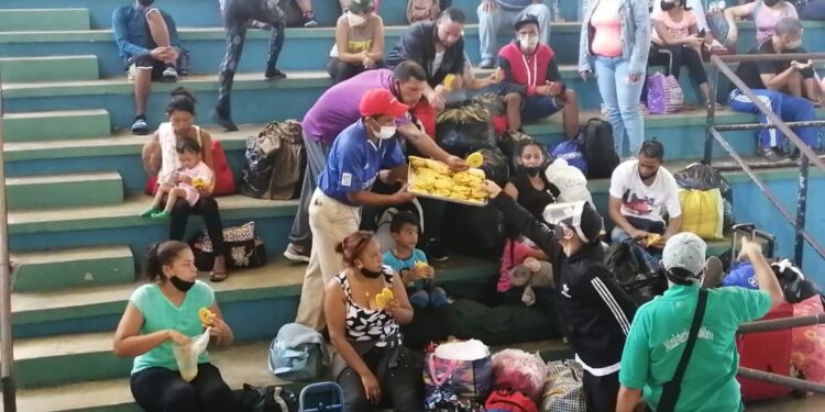 161 venezolanos deportados Trinidad y Tobago. Foto @ZODI_61DA