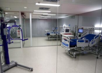 Una vista muestra una Unidad de Cuidados Intensivos en el nuevo hospital "Enfermera Isabel Zendal" durante su inauguración en Madrid, España. (REUTERS/Sergio Pérez).