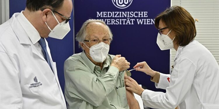 Austria ancianos vacunados Coronavirus. Foto EFE.