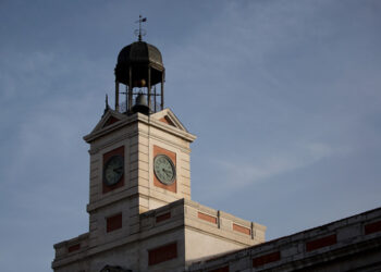 El reloj de la Puerta del Sol. Madrid, España. Foto captura de video.
