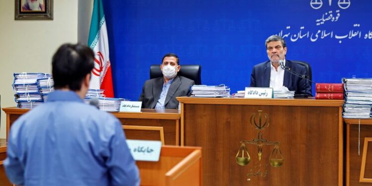 Foto de archivo. Ruhollah Zam, periodista disidente, durante su juicio en Teherán, Irán, 2 de junio de 2020. Mizan News Agency/WANA (West Asia News Agency) via Reuters. Foto provista por terceros.