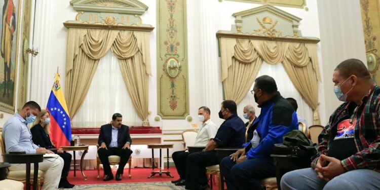 Nicolás Maduro y los observadores del Partido Revolucionario Democrático de Panamá. Foto @PresidencialVE