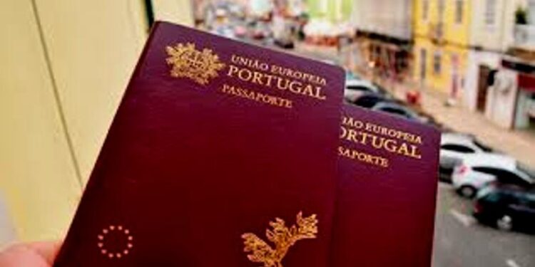 Pasaporte Portugal. Foto de archivo.