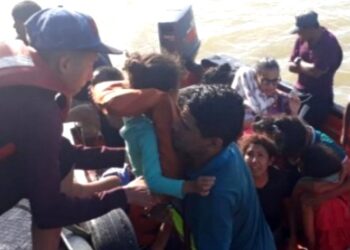 Rescate, naufragio Trinidad y Tobago, venezolanos. Foto @latablablog