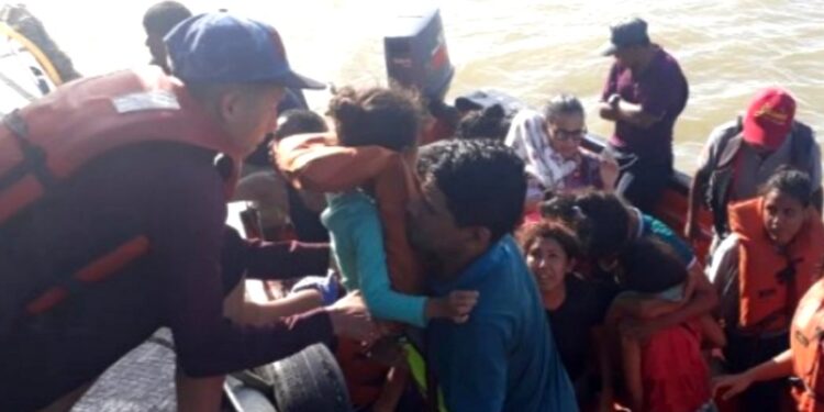 Rescate, naufragio Trinidad y Tobago, venezolanos. Foto @latablablog