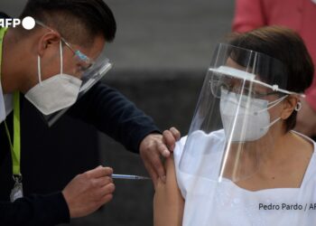 Vacuna COVID-19 México, enfermera. Foto AFP Pedro Pardo.