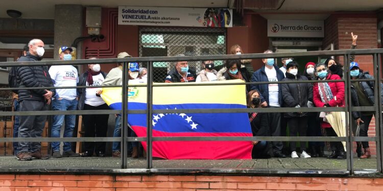 Venezolanos exterior. Consulta Popular. Foto @JulioBorges