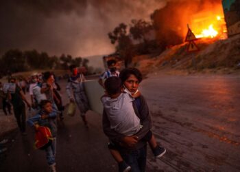 Niños refugiados de campo en llamas de Moria protagonizan Foto del Año UNICEF