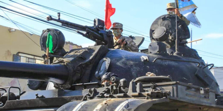 Handout picture released by Peru's national news agency Andina, showing military vehicles in Tumbes, Peru, on their way to the nearby border with Ecuador, on January 26, 2021. - Peru on Tuesday deployed armored vehicles along its border with Ecuador, the military said, in a bid to stop an influx of undocumented migrants from further north. (Photo by - / ANDINA / AFP) / RESTRICTED TO EDITORIAL USE - MANDATORY CREDIT "AFP PHOTO / ANDINA" - NO MARKETING - NO ADVERTISING CAMPAIGNS - DISTRIBUTED AS A SERVICE TO CLIENTS