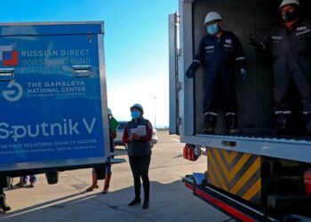 Bolivia recibió el primer lote de las vacunas rusas Sputnik V (EFE)
