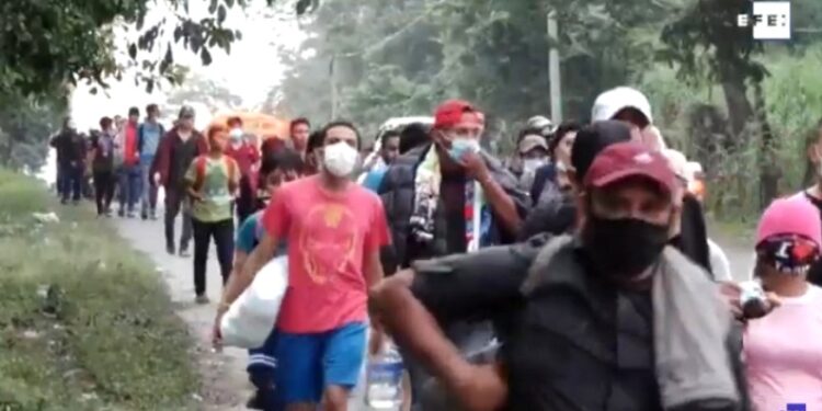 Caravana de migrantes. Foto captura de video EFE.