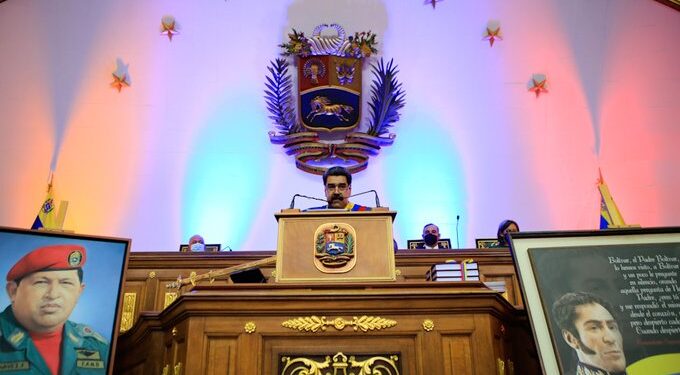 Nicolás Maduro ofrece mensaje a la nación desde la fraudulenta AN. Foto: Prensa Presidencial