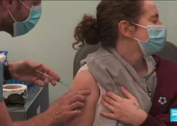 Israel vacuna estudiantes adolescentes coronavirus. Foto France 24