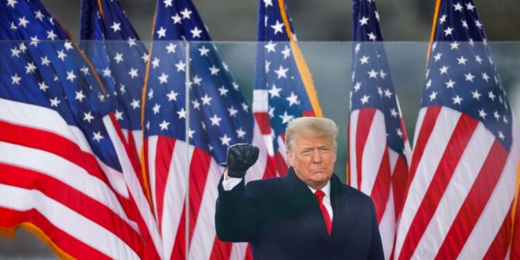 Trump durante su discurso. Foto: REUTERS/Jim Bourg