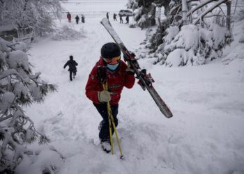 La gran nevada convierte a Madrid en una estación de esquí improvisada. Foto EFE.