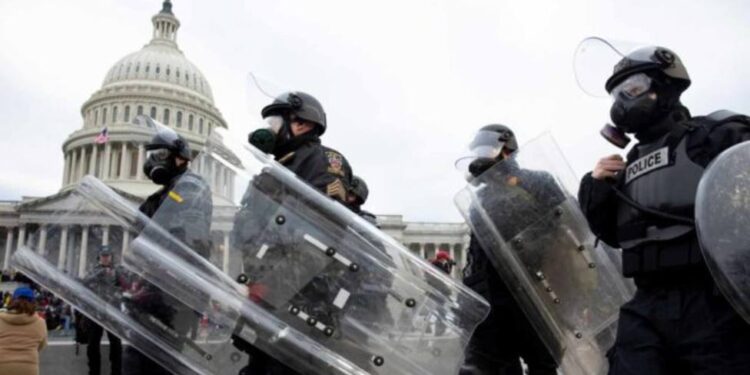Policía del Capitolio. Foto agencias.