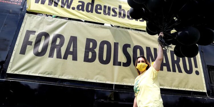 Protesta destitución Jair Bolsonaro. Foto EFE.