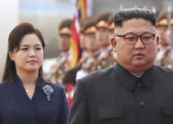 Kim Jong-un y su esposa, Ri Sol-ju recibieron al presidente surcoreano Moon Jae-Inen 2012