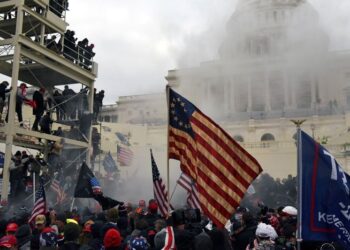 Partidarios del presidente Donald Trump protestan frente al Capitolio de Washington. 6 de enero de 2021. REUTERS/Stephanie Keith