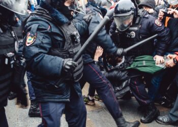 MOSCOW, RUSSIA - JANUARY 23: Police detain protesters gathered at Pushkin Square on January 23, 2021 in Moscow, Russia. Earlier this week, Kremlin-critic Alexei Navalny called for supporters to protest after he was remanded to pre-trial detention for 30 days. His arrest came one day after his return to Russia, following his poisoning with a nerve agent last summer. (Photo by Getty Images/Getty Images)