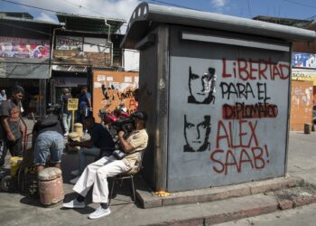 Graffiti that reads in Spanish “Freedom For The Diplomat Alex Saab” in Caracas, on Feb. 4.Photographer: Carlos Becerra/Bloomberg