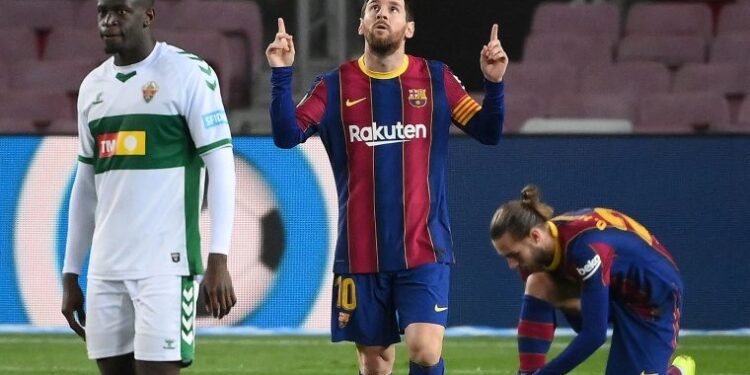 Barcelona's Argentinian forward Lionel Messi (C) celebrates after scoring a goal during the Spanish league football match between FC Barcelona and Elche CF at the Camp Nou stadium in Barcelona on February 24, 2021. (Photo by LLUIS GENE / AFP)