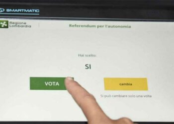 Ecuador probará por primera vez el voto telemático en el oeste de EEUU. Foto de archivo.