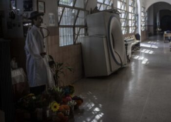 Hospital en Venezuela. Tomógrafo. Foto de archivo.