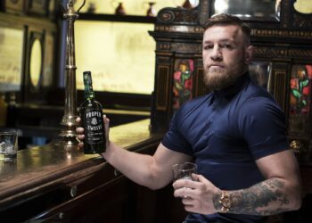 El luchador irlandés Conor McGregor, Whisky Proper 12. Foto agencias.
